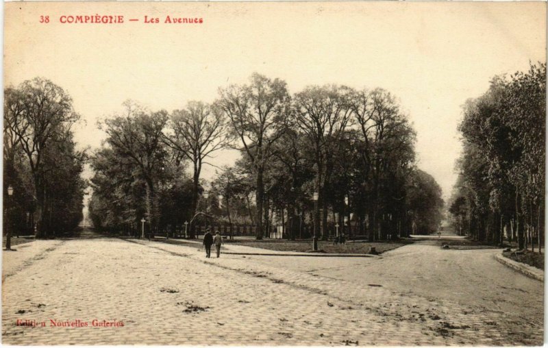 CPA Compiegne - Les Avenues (1031750)