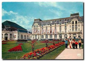 Postcard Moderne Cabourg (Calvados) The grand hotel and gardens