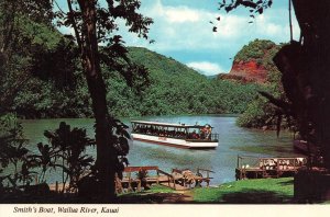 CONTINENTAL SIZE POSTCARD SMITH'S BOAT ON THE WAILUA RIVER KAUAI HAWAII