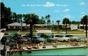 View of Sun-N-Sand Hotel Court, Biloxi MS Vintage Postcard T79