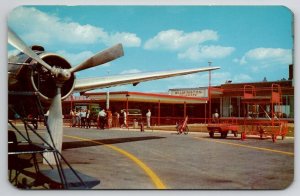 Wilmington DE Delaware New Castle County Airport Postcard U30