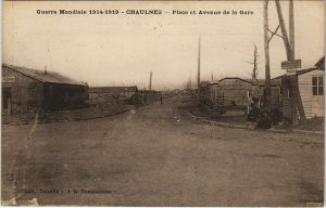 CPA Guerre CHAULNES Place et Avenue de la Gare (19109)