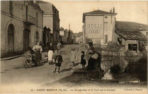 CPA AK Ste-HERMINE La Grande Rue et le Pont sur la Smagne (869023)