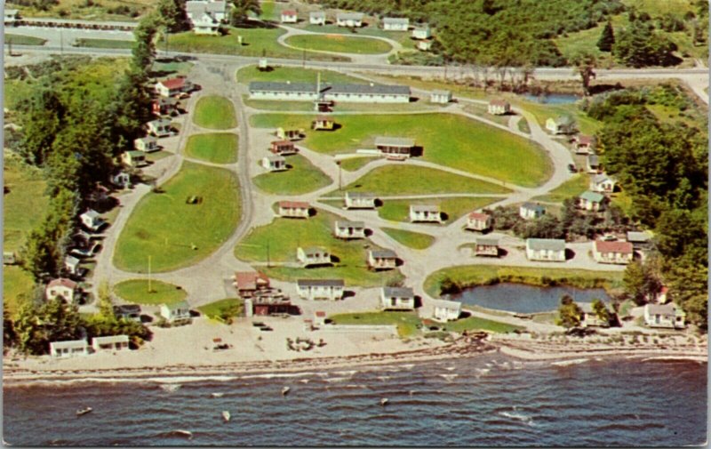 Belfast Maine Hwy 1 Colonial Gables Motel & Cottages 1966   -  A22