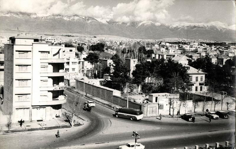 iran, TEHRAN TEHERAN, Ferdowsi Square Shahreza Avenue, Bus Car (1950s) Postcard