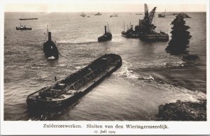 Netherlands Zuiderzeewerken Sluiten van den Wieringermeerdijk Vintage RPPC 09.42