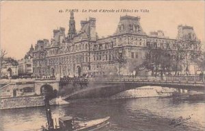 France Paris Le Pont d'Arcole et l'Hotel de Ville