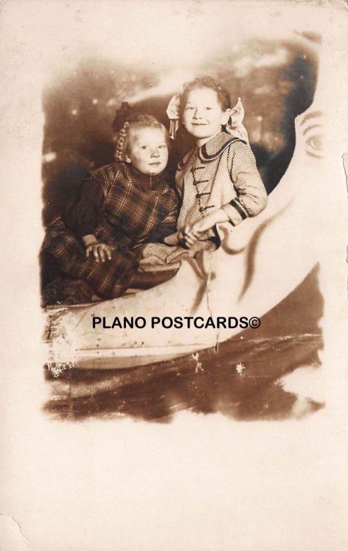 EARLY 1900'S PAPER MOON WITH CUTE CHILDREN RPPC REAL PHOTO POSTCARD