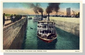 Keokuk, Iowa/IW Postcard, Boats Through Government Lock