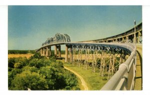 LA - New Orleans. Huey P. Long Bridge Over the Mississippi River