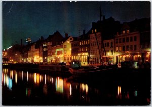 VINTAGE CONTINENTAL SIZED POSTCARD NYHAVN COPENHAGEN DENMARK AT NIGHT