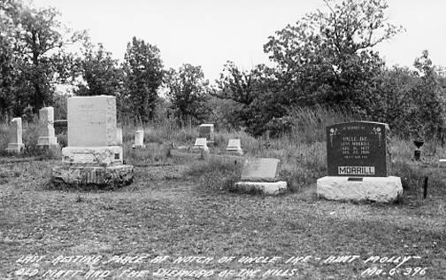 MO - Notch, Graves of Uncle Ike, Aunt Molly, Old Matt & the  Shepherd of the...