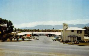 INDIO, CA California  TRAVELODGE Pool~50's Cars COACHELLA VALLEY Chrome Postcard