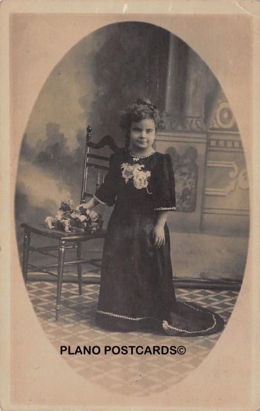 VINTAGE LITTLE PERSON PORTRAIT,  RPPC REAL PHOTO POSTCARD