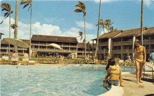 Kona Kauai Hawaii 1960s Postcard Islander Inn Hotel Swimming Pool Girls