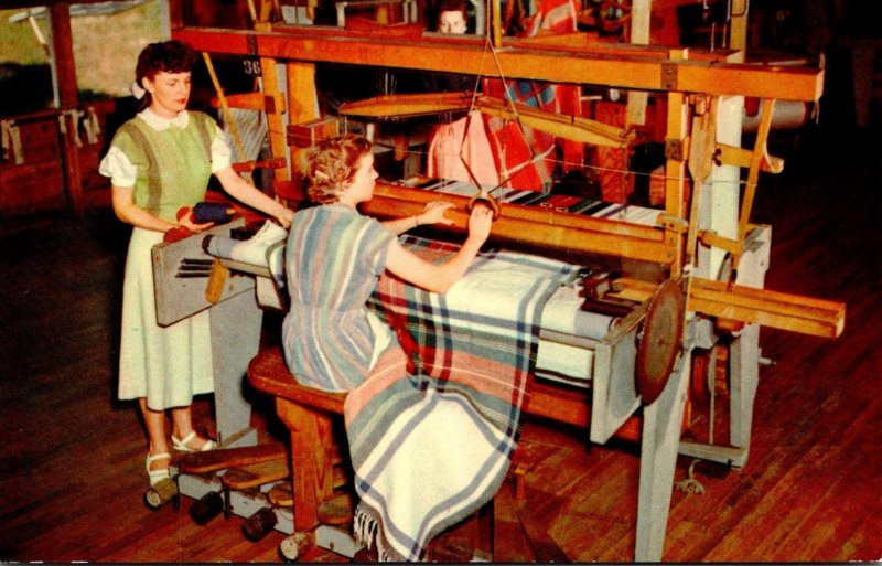 Kentucky Berea Hand Loom Weaving