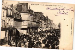 CPA AK MONTLUCON - Rue de la république-Un Jour de Marché (263029)