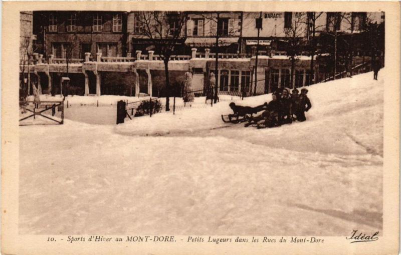 CPA Le Mont-Dore Petits Lugeurs dans les Rues du Mont-Dore (721390)