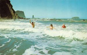WA, Washington      PEOPLE SURF BATHING On The Seacoast     c1940's Postcard
