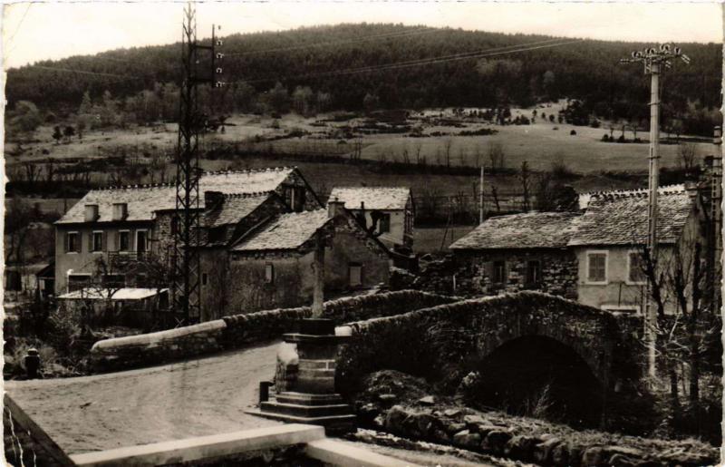 CPA Orcieres - Vue d'Orcieres - La Place - Le Pont Feodal (638060)