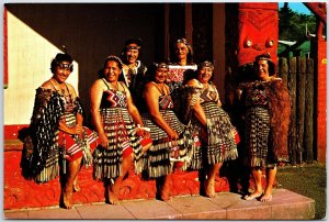 VINTAGE CONTINENTAL SIZE POSTCARD THE MAORI GUIDES OF WHAKAREWAREA NEW ZEALAND