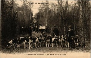 CPA Foret de RAMBOUILLET Equipage de BONNELLES-La Meute avant la Curée (246276)