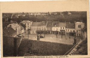 CPA NEAUPHLE le Chateau-Vue générale Est (260698) 