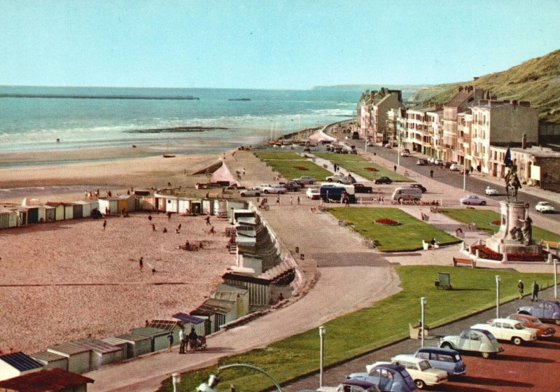 Vintage Postcard Arts Et Couleurs La Plage Beach Boulogne-Sur-Mer France FR