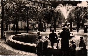 CPA La BOURBOULE Le Jet d'Eau (720883)