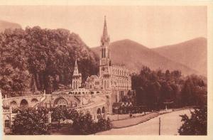 France Lourdes La Basilique et les Piscines