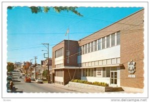 L'edifice federal et la rue Lafontaine, Riviere-Du-Loup, Quebec, Canada, 40-60s