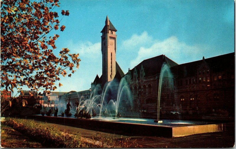 St Louis Union Station Facing Aloe Plaza Postcard Plastichrome VTG UNP Vintage 