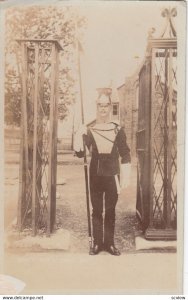 RP: LONDON , England , 00-10s ; Guard #2