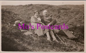 Ancestors Postcard - Fashion, People, Couple Enjoying The Outdoors   RS38012