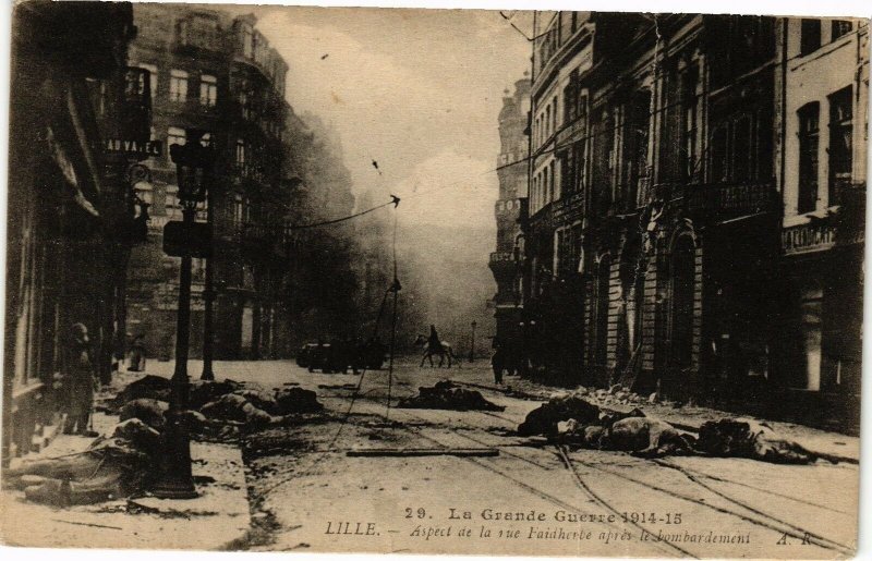 CPA LILLE - Aspect de la rue Faidherbe apres le bombardement (194084)