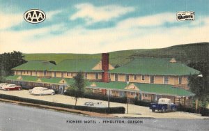 PIONEER MOTEL Lincoln Highway Roadside Pendleton, Oregon c1950s Linen Postcard