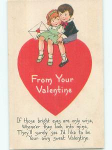 Pre-Linen valentine CUTE GIRL SITS WITH BOY ON TOP OF HEART k9835