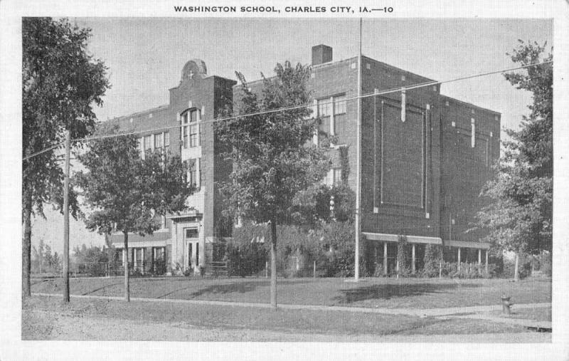 Charles City Iowa Washington School Street View Antique Postcard K83013