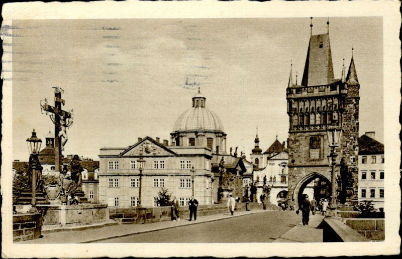 CE1021 altstadter bruckenturm und kreuzherrenkloster prague  czech republic 