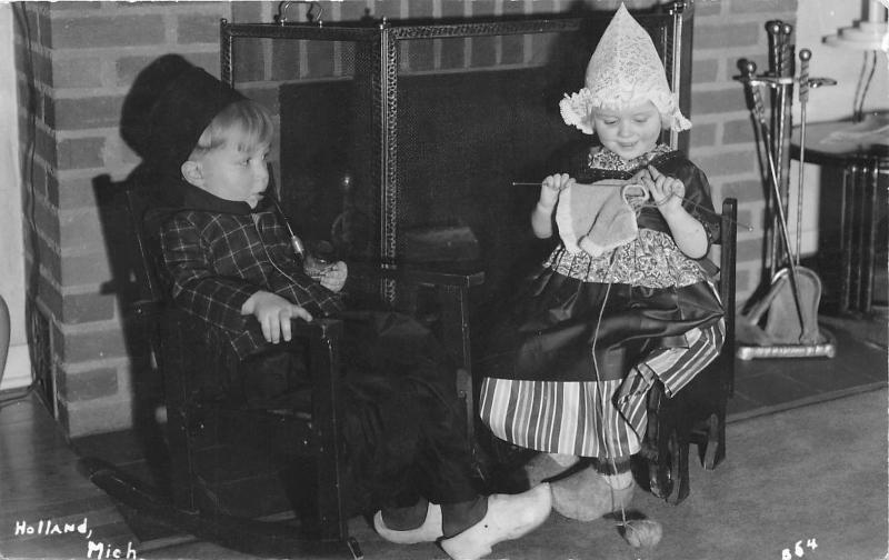 Holland Michigan~Little Children in Dutch Clothing~Girl Crocheting~1940s RPPC