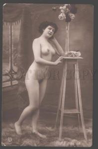 3101272 NUDE Woman BELLE w/ ROSES Bouquet Vintage PHOTO BV #68