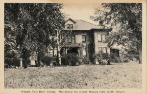 NIAGARA FALLS , Ontario , 1930s ; Boys' College