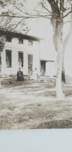 RPPC Farmhouse Women Children & Dog Real Photo Postcard C10