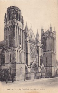 La Cathedrale Saint-Pierre Poitiers France