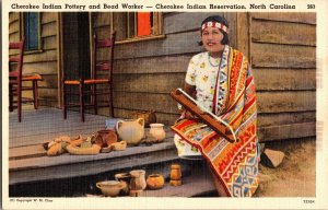 Cherokee Indian Reservation, Pottery and Bead Worker, NC Vintage Postcard L47