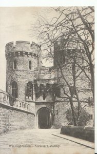 Berkshire Postcard - Windsor Castle - Norman Gateway - Ref TZ2061