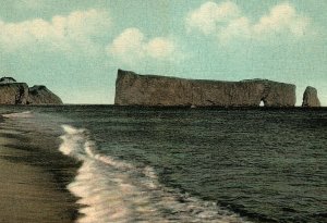 c1930 QUEBEC CANADA PERCE ROCK FROM SOUTH BEACH POSTCARD 43-95