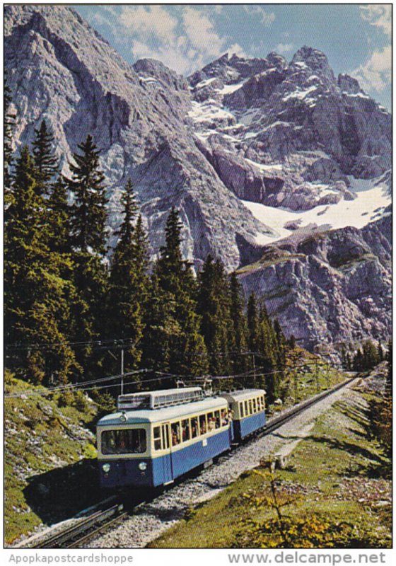 Bayerische Zugspitzbahn Schnelltriebwagen auf der Fahrt Germany