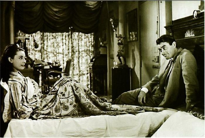 Audrey Hepburn and Gregory Peck in Roman Holiday Movie Postcard #3