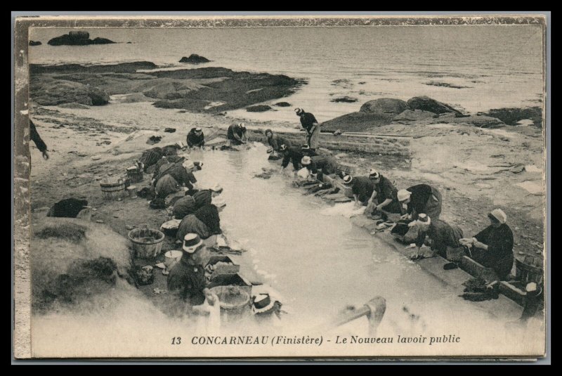 France  Concarneau Unused Vintage Postcard Les Lavoirs Wash Day